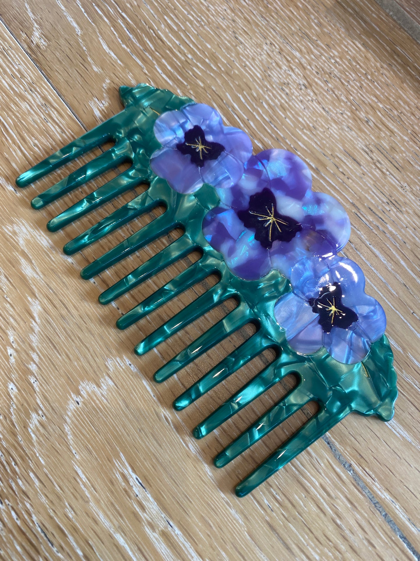 Pansies Comb