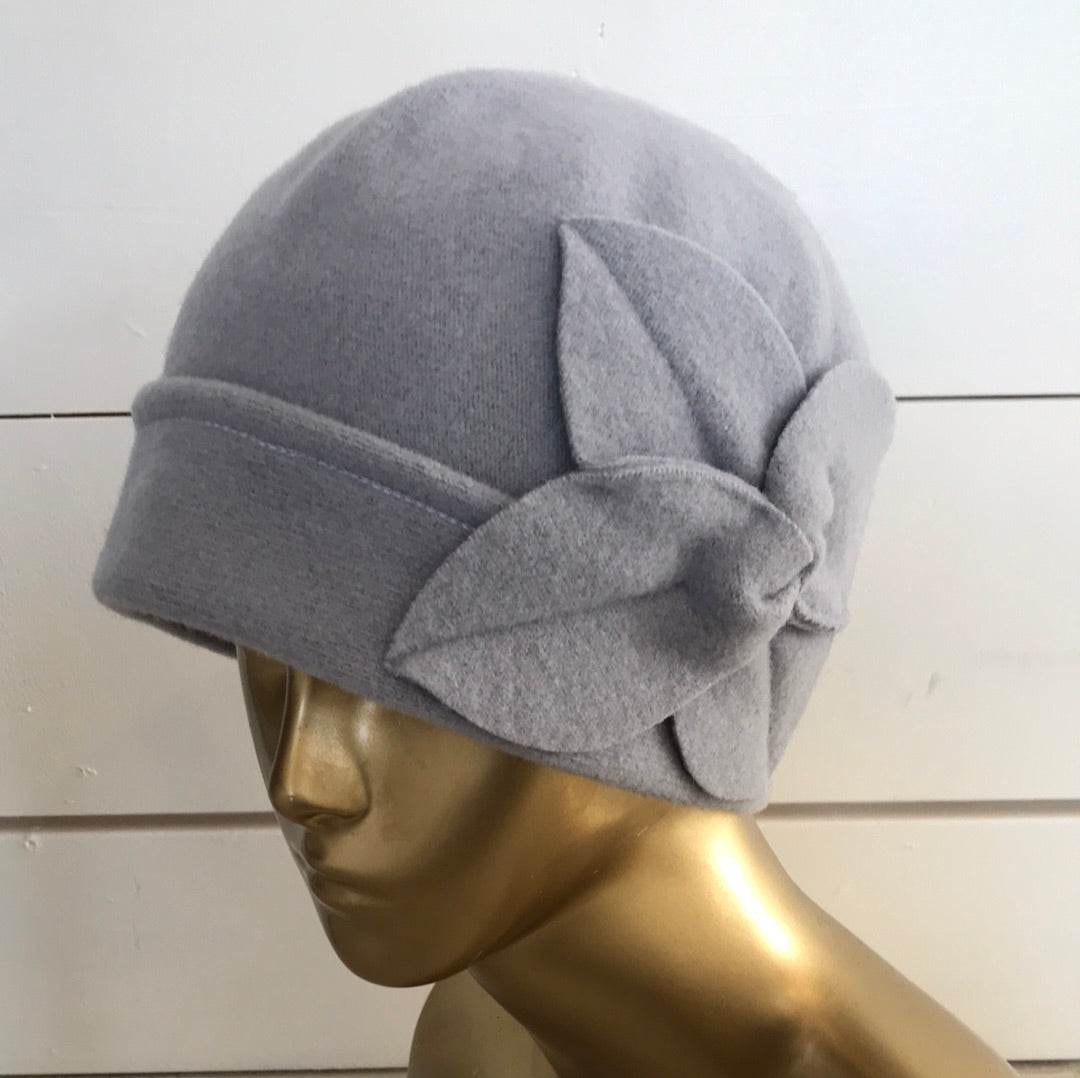 Twist Flower Pull On