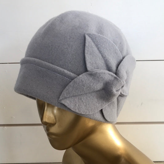 Twist Flower Pull On