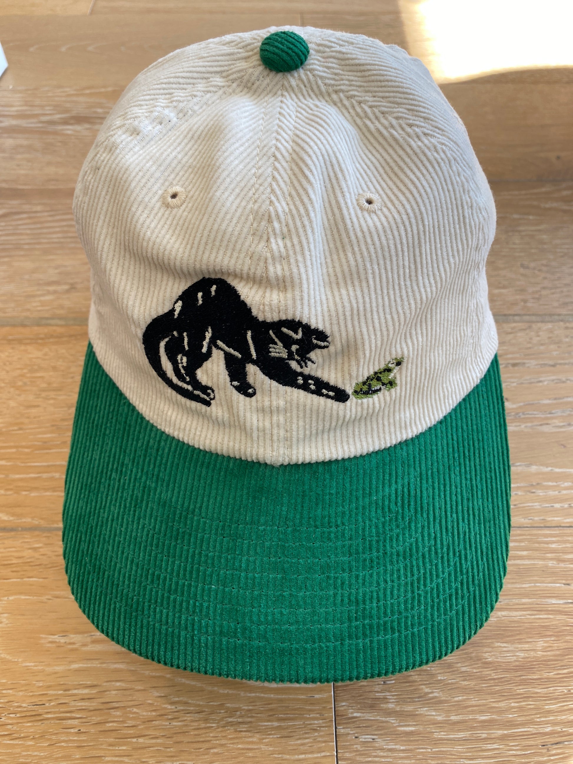 Frenemies Cat & Frog Cap