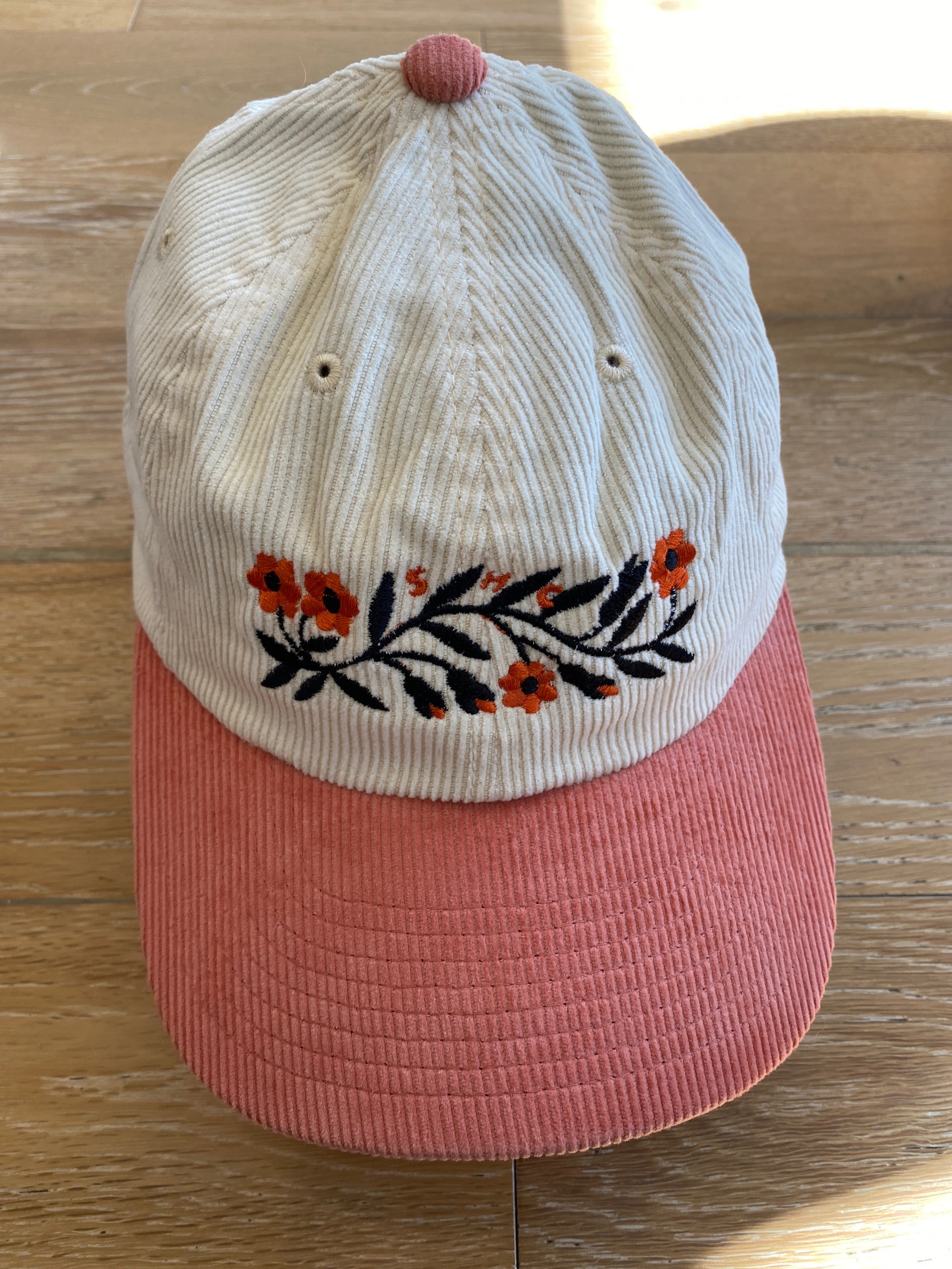 Garland Two Tone Vanilla/Strawberry Cap