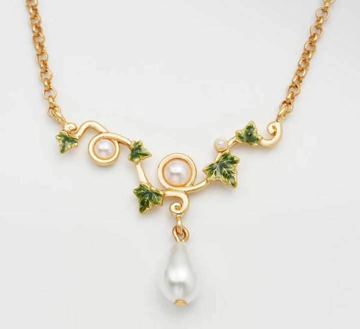 Fable Ivy Pearl Necklace