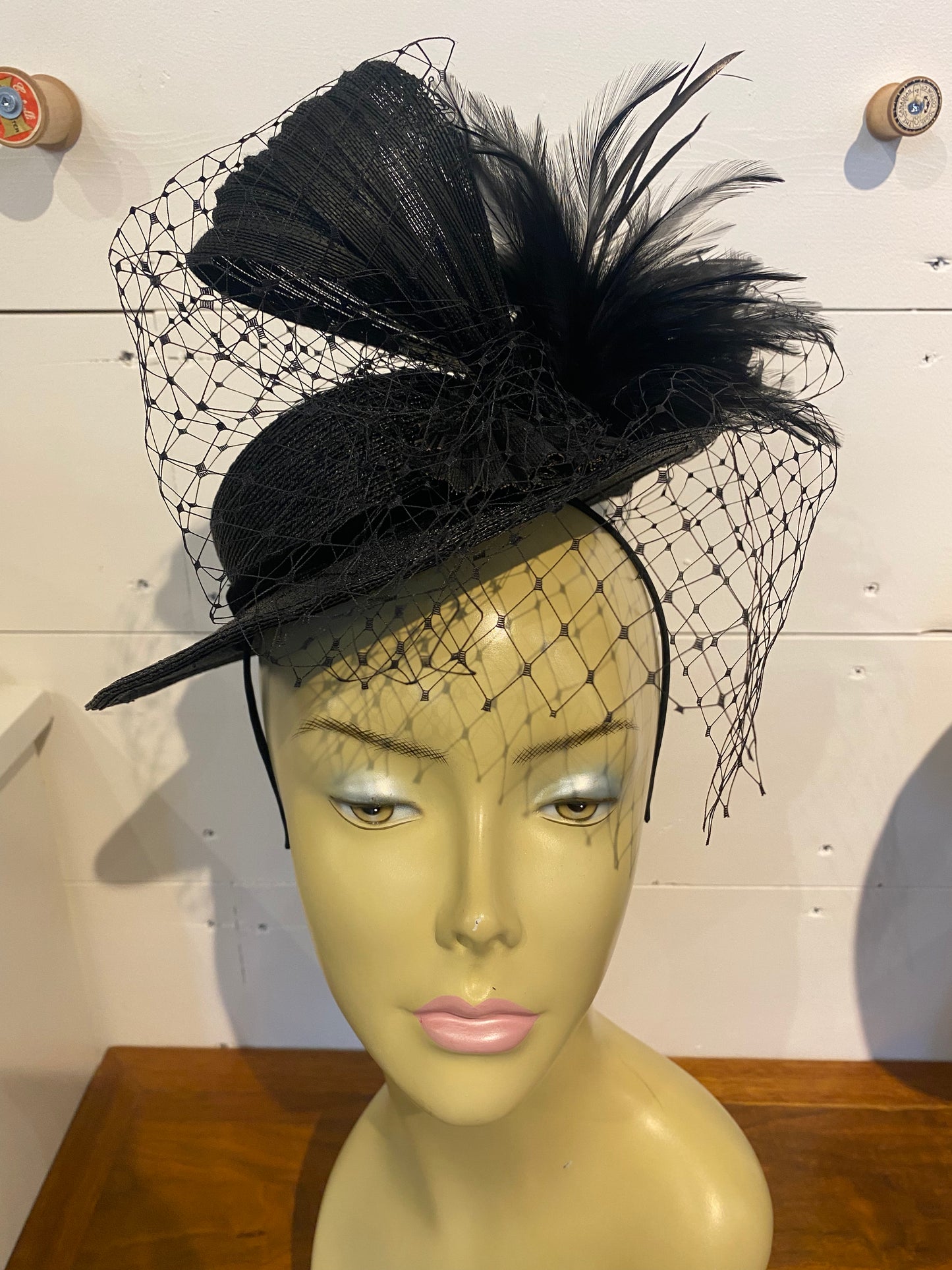 Black Headpiece With Jinsin Straw