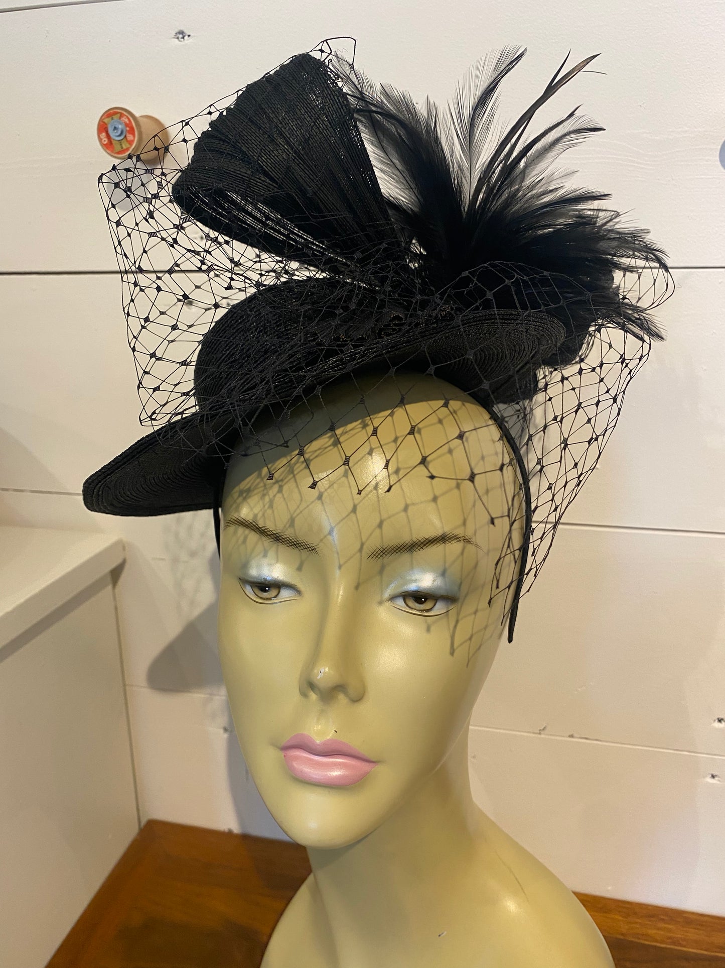 Black Headpiece With Jinsin Straw