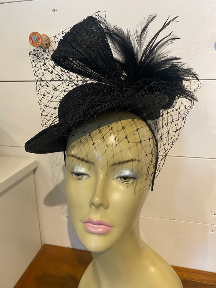 Black Headpiece With Jinsin Straw