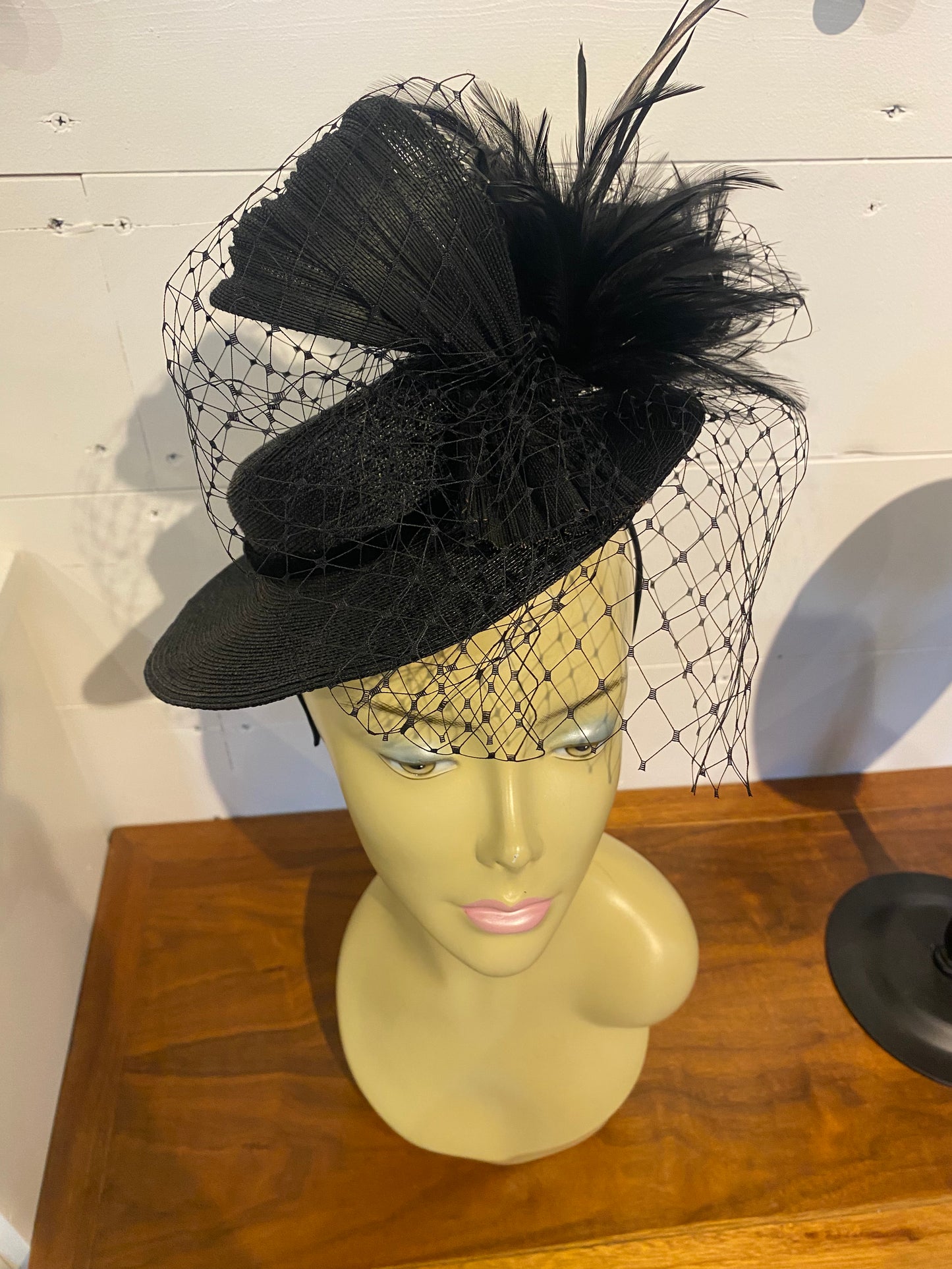 Black Headpiece With Jinsin Straw