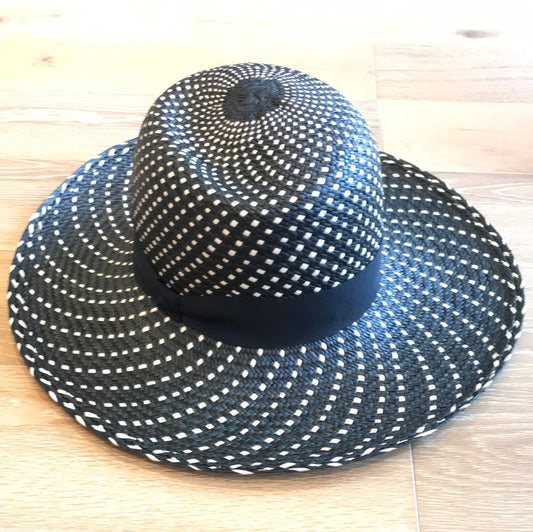 (55) Black + Natural Dented Crown Sun Hat